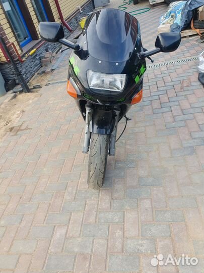 Kawasaki zzr400-2