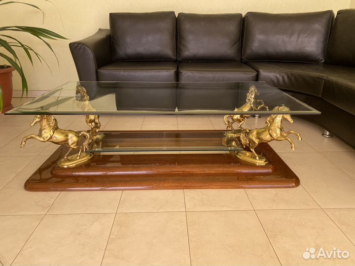 Итальянский стекляный журнал ный столик