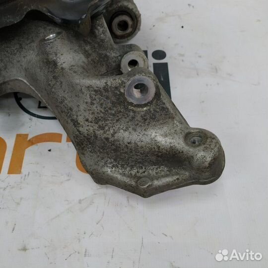 Кулак поворотный задний левый Audi Q3 8U 2013