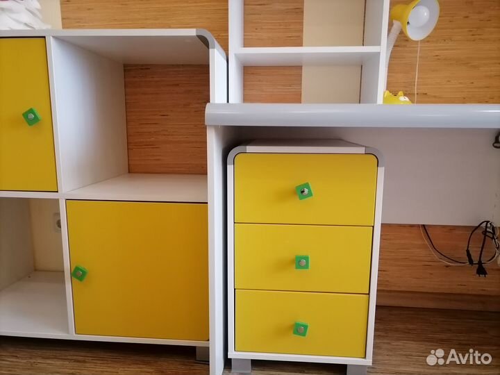 Комплект мебели в детскую