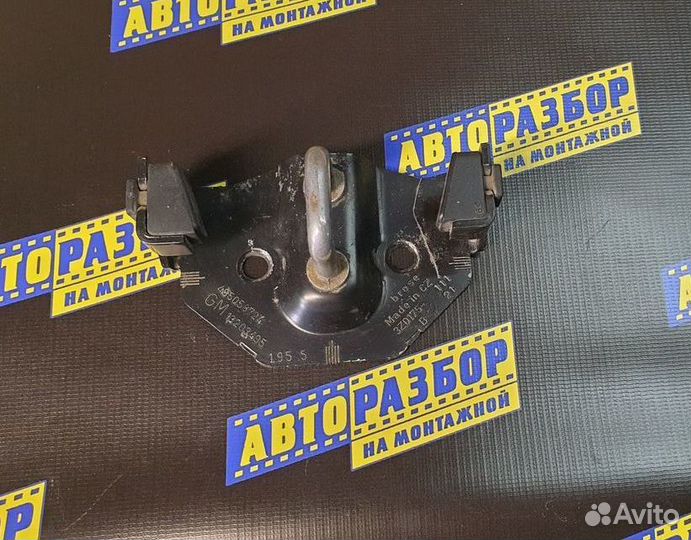 Ответная часть замка багажника Opel Astra