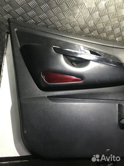 Обшивка двери передняя левая Ssang Yong Rexton 1