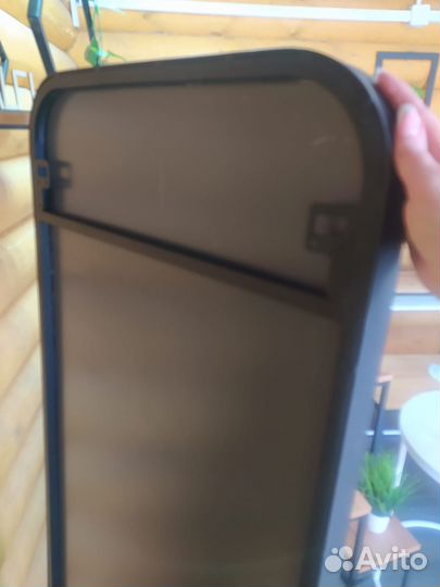 Зеркало в металлической раме