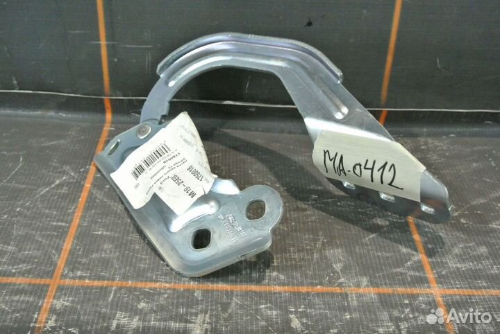 Петля капота левая - Ford Focus 3