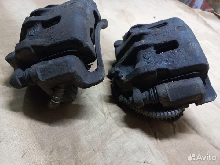 Суппорта передняя Ssangyong Kyron внедорожник 2.0