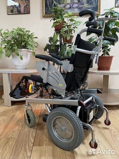 Инвалидная кресло коляска с электроприводом