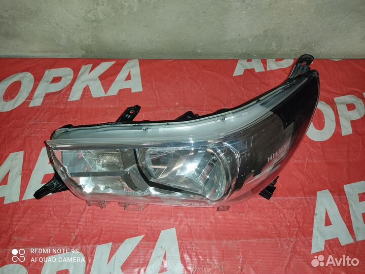 Фара левая Toyota Hilux