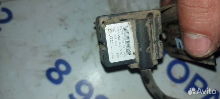 Датчик ускорения передний левый на Volkswagen Phae