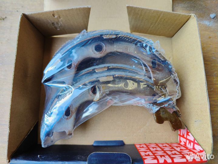 Колодки стояночного тормоза Marshall M2520217