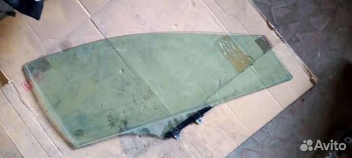 Honda Civic 5D стекло передней правой двери 2008г