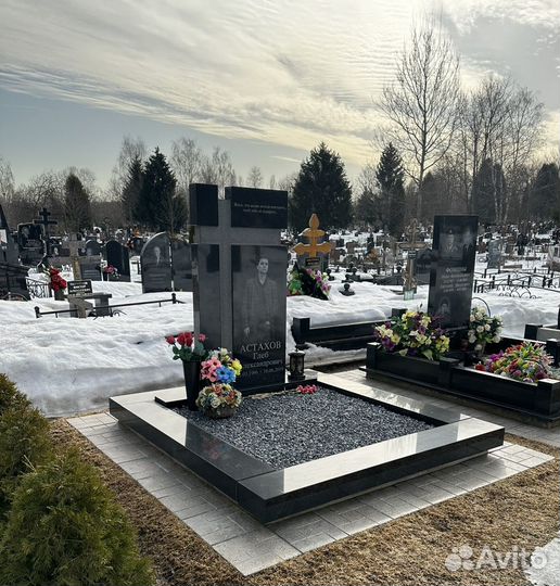 Памятники на могилу из гранита и мрамора