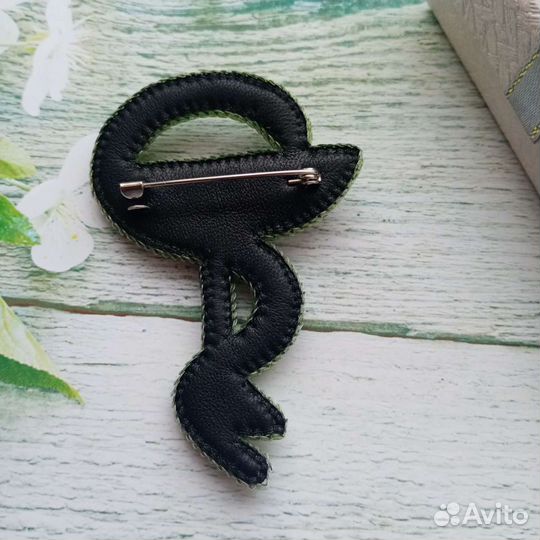 Брошь для мед. работника