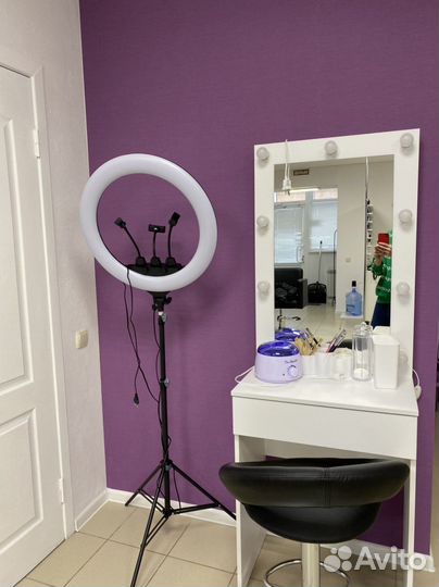 Сдам рабочие место мастеру маникюра