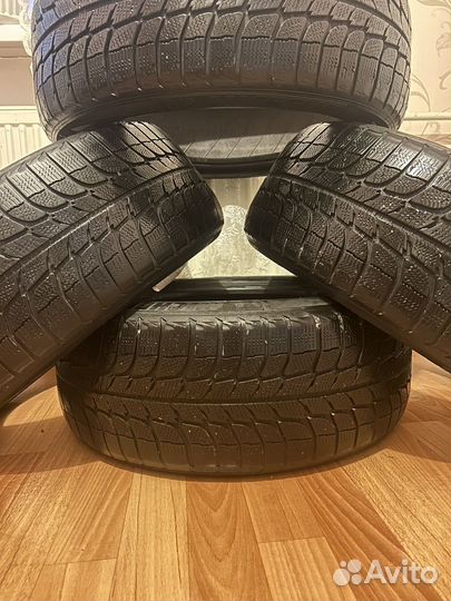 Michelin Latitude X-Ice 225/50 R17