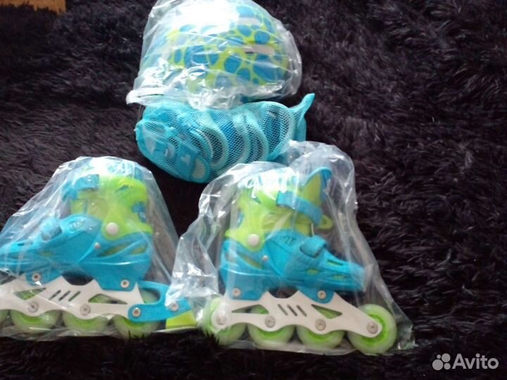 Роликовые коньки с комплектом защиты новые