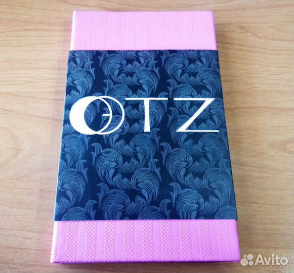 Блеск для губ и тени для век, румяна, палетка