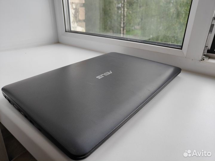 Ноутбук asus X554L