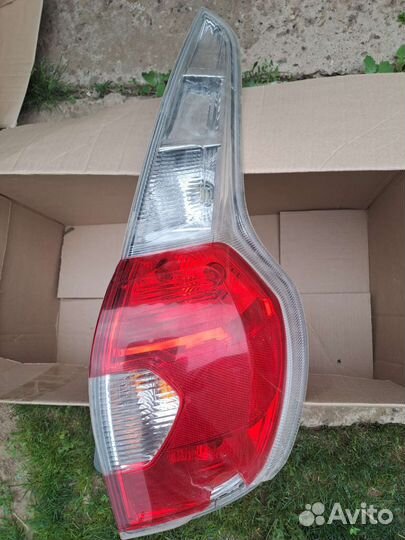 Продается задний правый фонарь datsun