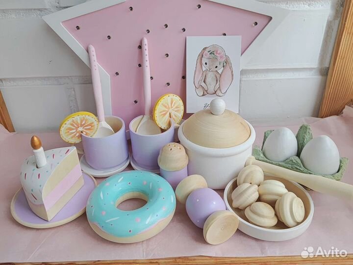 Детская деревянная посуда и еда