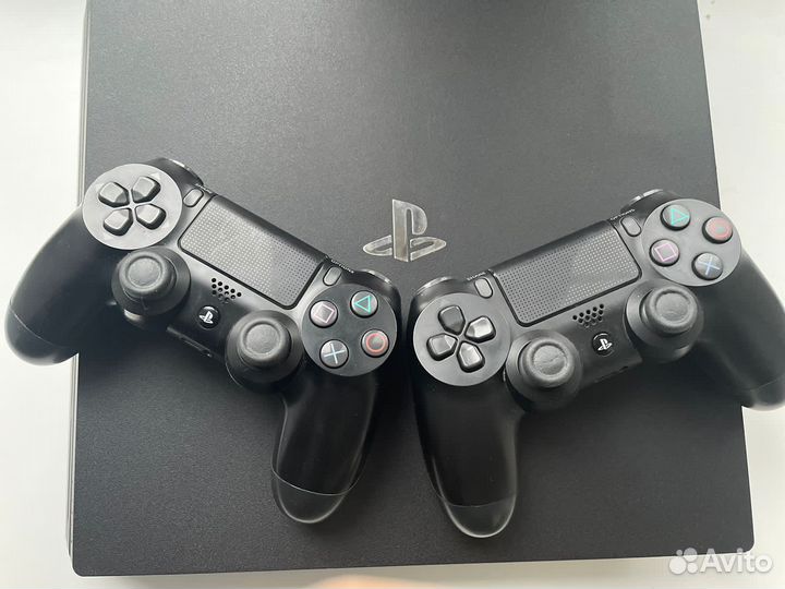 Sony playstation 4 pro 1tb + 2 джостика и 2 игры