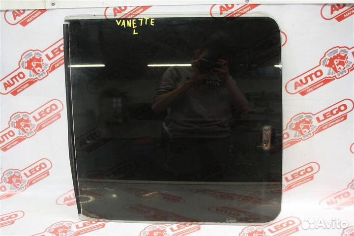 Стекло боковое Nissan Vanette C22 1990