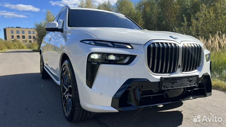 BMW X7 3.0 AT, 2023, 14 700 км