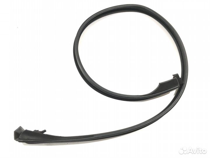 Уплотнитель передний левый BMW 5 E60