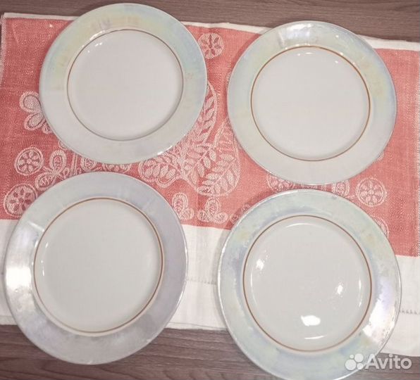 Тарелки и блюдца фарфоровые, перламутровые