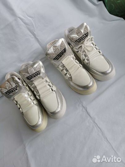 Кроссовки женские