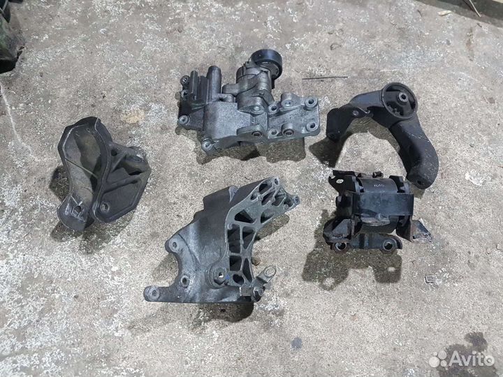 Кронштейн двигателя Mitsubishi lancer 10