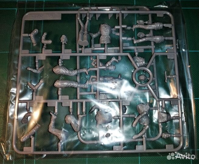 1/35 Tamiya Su-122 w/7 figures + Eduard + пигмент