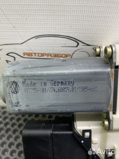 Задний правый стеклоподъемник Volkswagen Golf 5