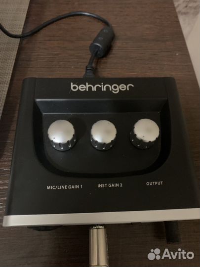 Внешняя звуковая карта Behringer u phoria um2