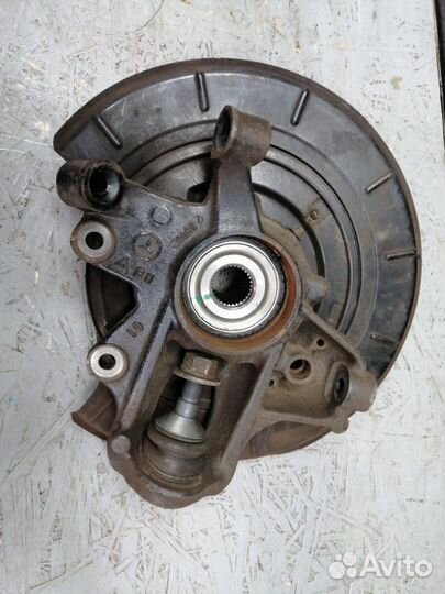 Кулак поворотный задний правый Mercedes-Benz R350