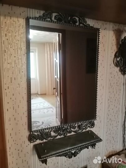 Зеркало настенное и бра