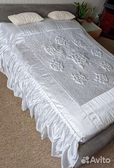 Покрывало белое на двуспальную кровать