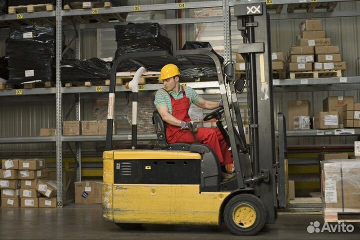 Водитель погрузчика вахта в Москве