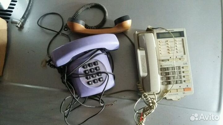 Настольный кнопочный и дисковый телефон (Польша)
