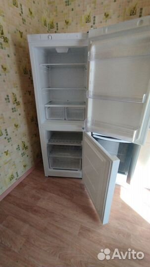 Холодильник indesit