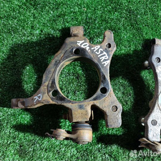 Поворотный кулак для opel astra h 2010