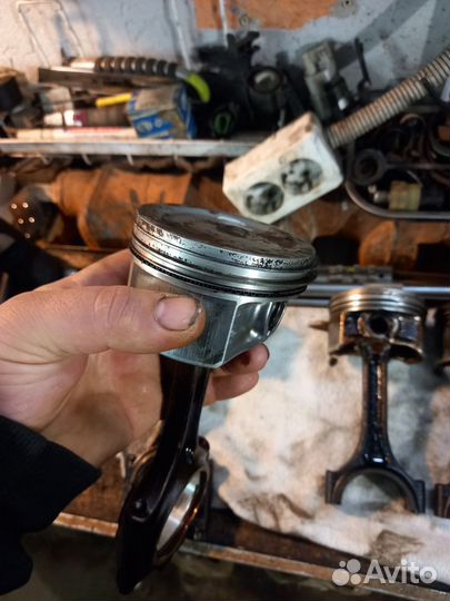 Поршни Volvo от мотора B5254T2