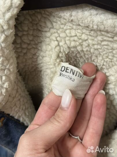 Джинсовая куртка с мехом bershka