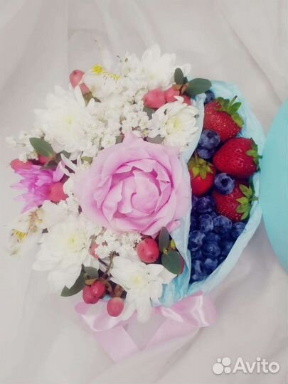 Букет цветов. Букет из клубники. Съедобные букеты