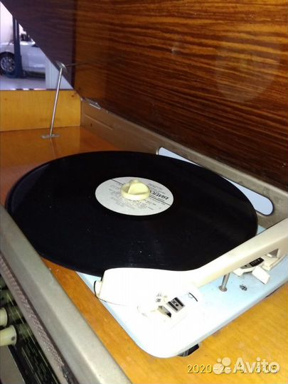 Радиоприемник - радиола VEF