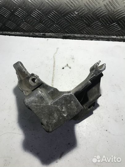 Кронштейн генератора Ford Focus 1