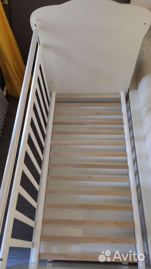 Кроватка детская белая