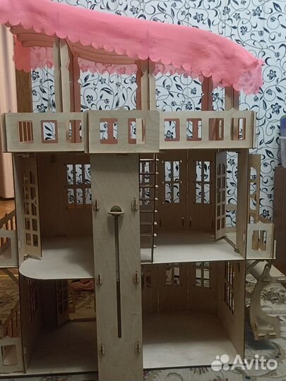 Большой кукольный домик