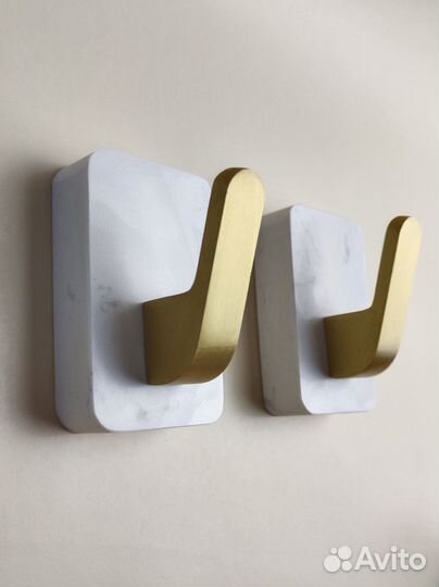 Крючок настенный самоклеящийся