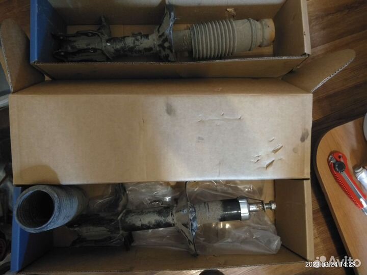 Стойки заднии 2шт правые