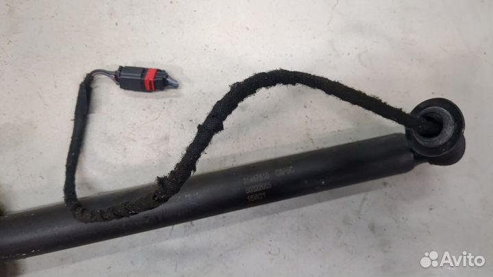 Амортизатор крышки багажника Volvo XC90, 2017